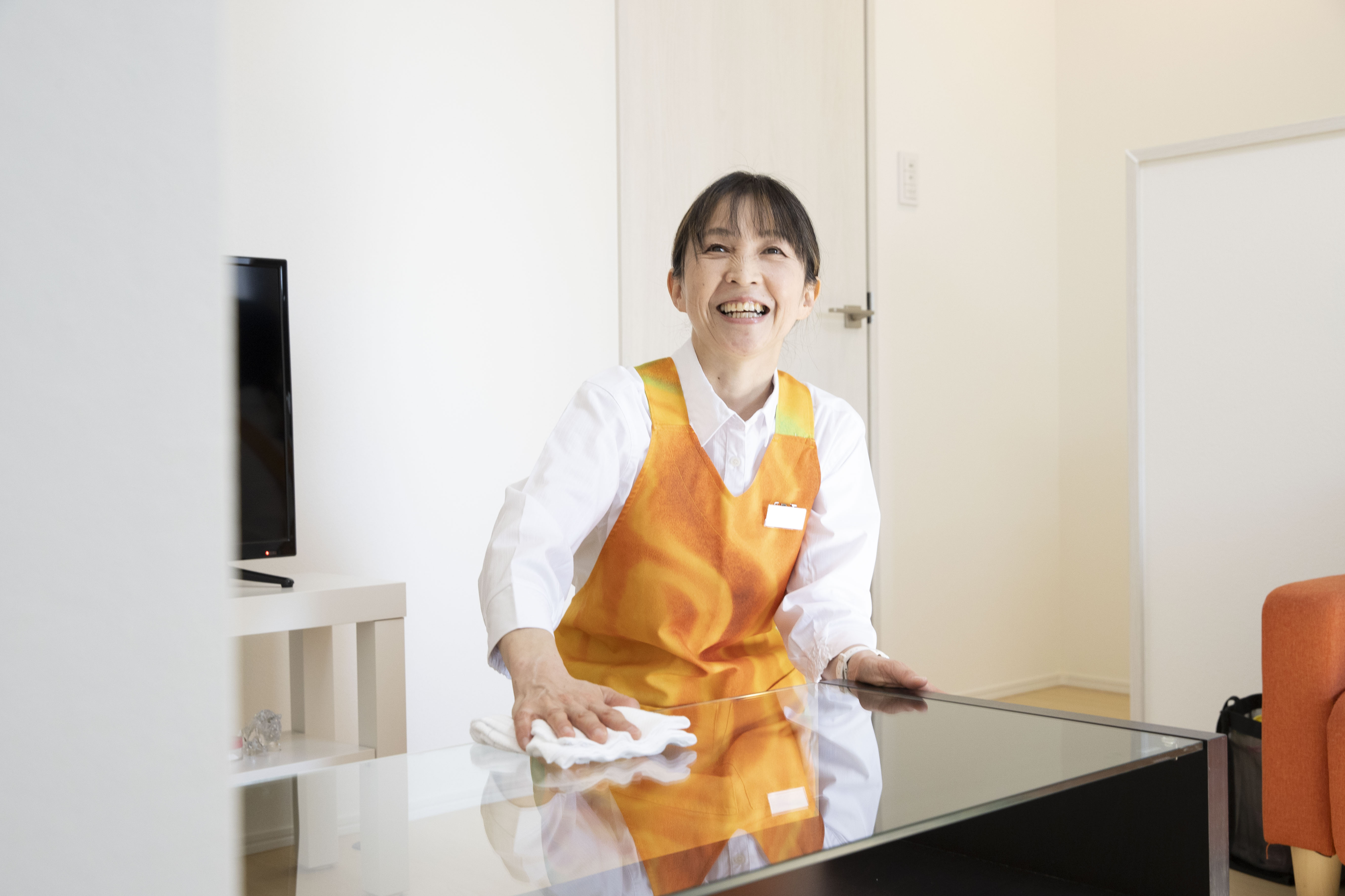 30代～50代の女性スタッフを中心に活躍中です！お仕事を始めたスタッフの90％は未経験者です！
お客様から笑顔で「ありがとう」「キレイになったわ♪」などうれしい声をたくさんもらえるお仕事です♪
創業40年以上、富裕層（高級家庭）のお客様のお宅で家事代行サービス一筋！
ご家庭での家事・育児の経験がそのまま活きます！
担当のお客様をもっていただくので、未経験の方も安心してスタートできますよ。
週2日～OK！曜日固定の勤務です。 30～50代の女性スタッフ多数活躍中♪未経験者大歓迎！経験よりもあなたの明るい笑顔を待っています♪家事代行サービスを1番にはじめた老舗です！