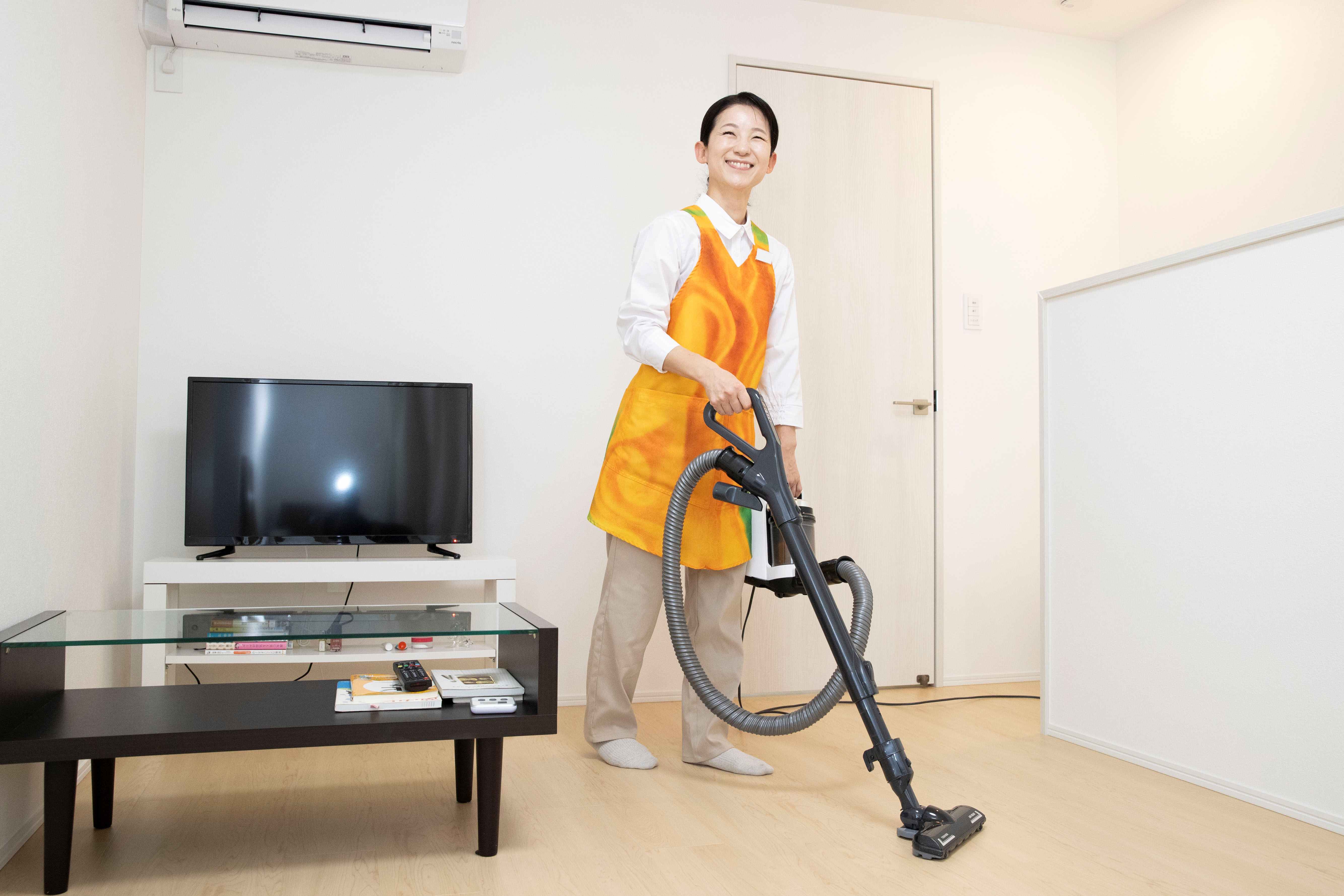 30代～50代の女性スタッフを中心に活躍中です！お仕事を始めたスタッフの90％は未経験者です！
お客様から笑顔で「ありがとう」「キレイになったわ♪」などうれしい声をたくさんもらえるお仕事です♪
創業40年以上、富裕層（高級家庭）のお客様のお宅で家事代行サービス一筋！
ご家庭での家事・育児の経験がそのまま活きます！
担当のお客様をもっていただくので、未経験の方も安心してスタートできますよ。
週2日～OK！曜日固定の勤務です。 30～50代の女性スタッフ活躍中の家事代行サービスのお仕事です！未経験者大歓迎◎ 経験よりもあなたの明るい笑顔を待っています♪